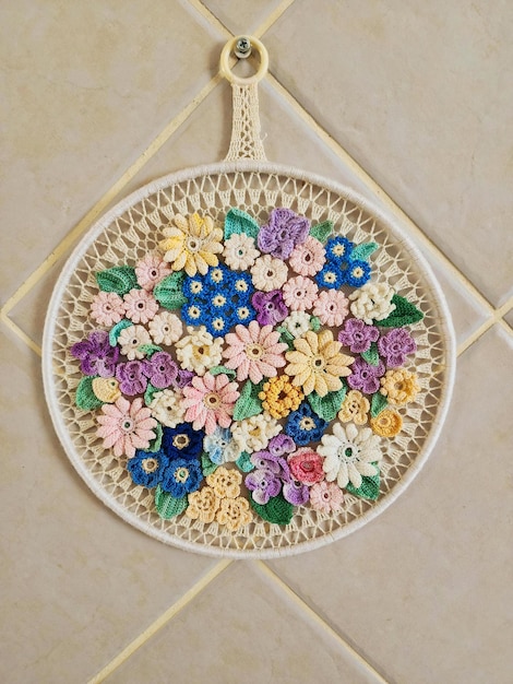 haftowany wzór kwiatowy